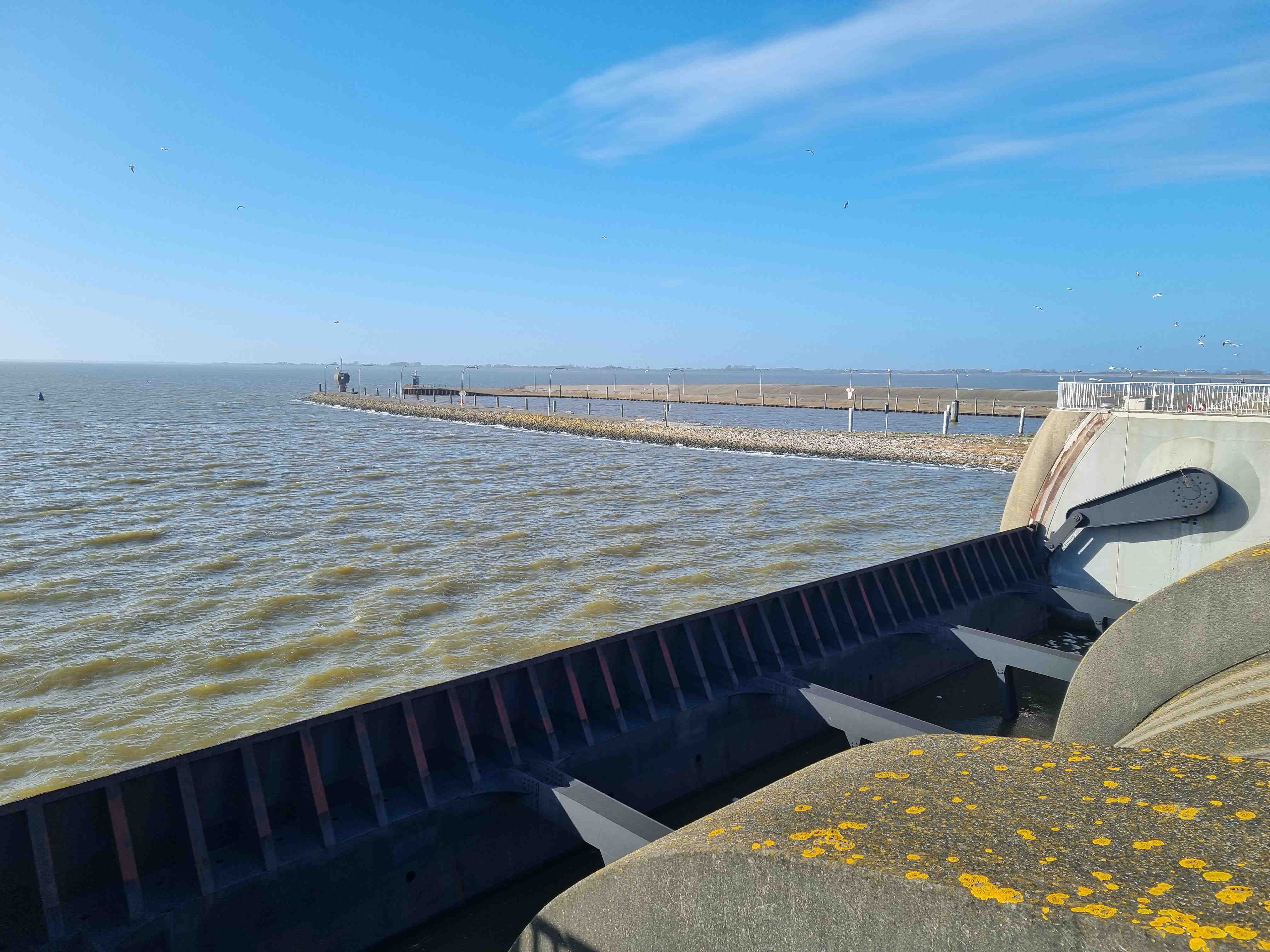 Blick vom Eidersperrwerk bei auffrischendem Westwind